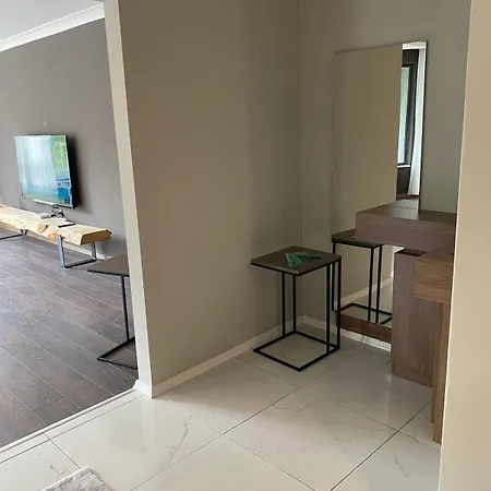 1005 Spacious 3 1 And Close To Consulates *