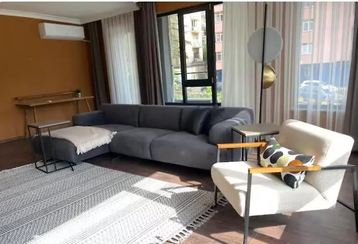 1005 Spacious 3 1 And Close To Consulates