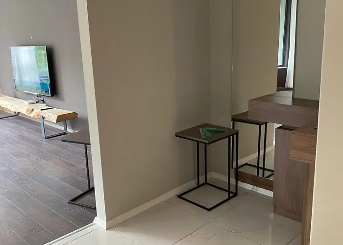 1005 Spacious 3 1 And Close To Consulates *